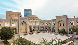 Vue intérieure de l'hôtel (ancienne médersa Mohammed Amin Khan).