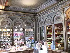 Intérieur de la boutique.