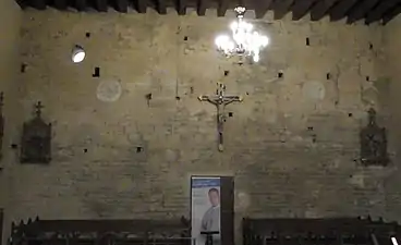 Mur intérieur de l'église primitive carolingienne.