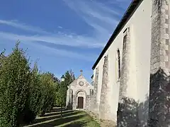 Mur nord-ouest et chapelle seigneuriale.