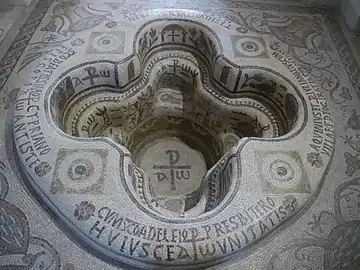 Les fonts baptismaux de Kélibia (Tunisie), VIe&nbsp;siècle.