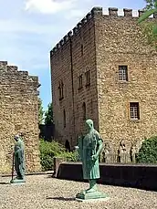 Le donjon Lacataye, entrée du musée Despiau-Wlérick.