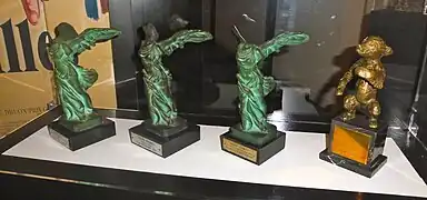 Les trois Victoires du cinéma français et un Ours d'argent de Jean Gabin.