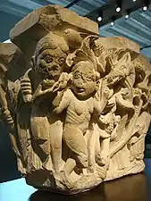 Chapiteau d'Adam et Eve, provenant du cloître de l'abbaye (fin XIIe&nbsp;siècle), Amiens, musée de Picardie.