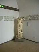 Statue féminine (sacellum de Misène).