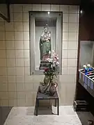 Statue de Notre-Dame de Grâce dans le narthex.