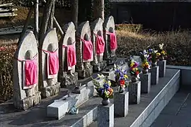 Rang de Kshitigarbha, près du crématorium