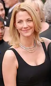 Photographie d’une femme à un festival.