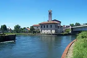 Confluence du Naviglio di Bereguardo dans le Naviglio Grande