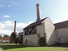 La faïencerie de Niderviller avec ses fours-bouteilles.