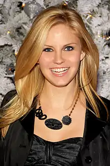 Nikki Griffin interprète Jess.