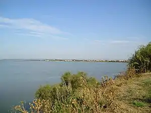 Vue vers le nord-ouest, avec à droite, la ville de Pérols.