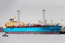 photo d'un pétrolier à quai