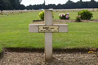 La tombe du général Barbot, commandant de la 77e&nbsp;division lors de la 2e&nbsp;bataille d'Artois.