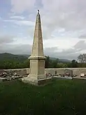 Obélisque à Mirabeau en mémoire de victimes d'une épidémie de choléra