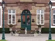 Entrée du bâtiment.