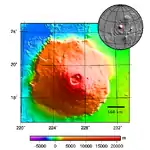 Olympus Mons, situé à l'ouest du renflement de Tharsis, est un volcan bouclier atteignant 624&nbsp;km de diamètre avec une caldeira de 85&nbsp;km de long à 21,2&nbsp;km d'altitude, soit environ 22,5&nbsp;km au-dessus des plaines alentour.