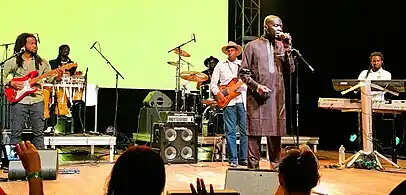 Omar Pene en concert en Mai 2023