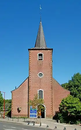 Église Saint-Rémy d'Ottignies en 2018 après la perte du tilleul centenaire.