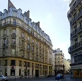 Rue Coquillière vue de la rue du Louvre.