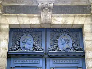 Médaillons du portail au no&nbsp;15.