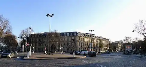 Place vue vers le côté du 13e&nbsp;arrondissement (gare d'Austerlitz).