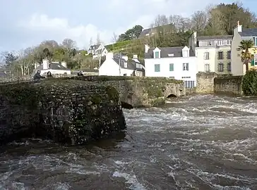 Inondations à Quimperlé : l'Ellé en crue au niveau du pont Lovignon, juste avant sa confluence avec l'Isole (8 février 2014).