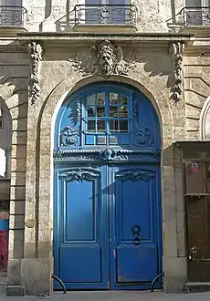 Porte du no&nbsp;44.