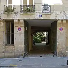 L'entrée du no&nbsp;12.