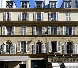 No&nbsp;36 : façade de l'immeuble.