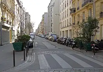 L'extrémité nord de la rue vue depuis la rue Championnet.