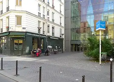 Au n° 19, la cité Traëger.