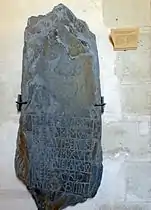 Dalle funéraire carolingienne datée de la fin du VIIIe siècle.