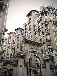 No&nbsp;205, rue Marcadet, Paris.