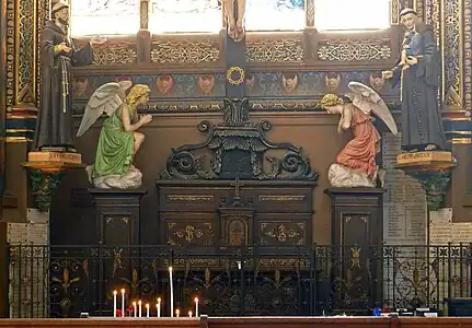 Chapelle du Calvaire, autel.