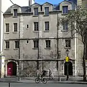 Nos&nbsp;22-26 : cloître de l'église des Billettes.