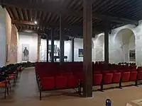 Rez-de-chaussée : salle de conférence.