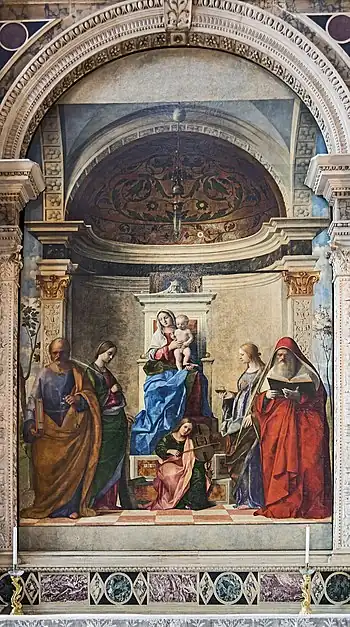 Jeu de perspective en trompe-l'œil entre La Vierge à l’enfant avec l’ange musicien de Giovanni Bellini et l'Église San Zaccaria de Venise, pour laquelle fut peint le tableau.