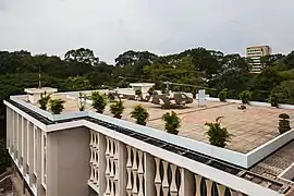 La piste d'hélicoptère sur la terrasse.