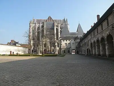 La cour intérieure.