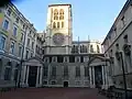 Cour du palais Saint-Jean des archevêques de Lyon