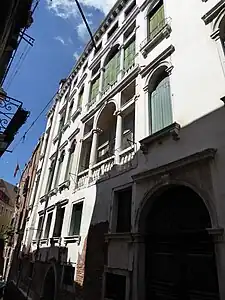 le palais Raspi