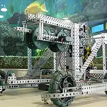 &nbsp;Robot à 4 roues dont 2 holonomes