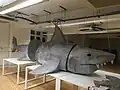 Requin de papier mâché
