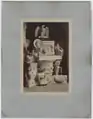 Nature morte avec des fragments de sculpture et d'architecture, tirage sur papier albuminé, 1868.