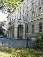 Ancien séminaire Saint-Sulpice au no&nbsp;9.