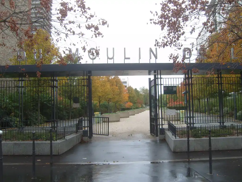 Entrée du jardin du Moulin-de-la-Pointe sur l'avenue d'Italie.