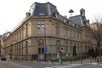 Mairie de l'arrondissement au no 73.
