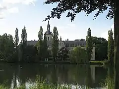*L'abbaye de Parc à Heverlee, dont des liens de vassalité lient l'abbaye à la famille de Muyser de la première moitié du XVe à la deuxième moitié du XVIIIe&nbsp;siècle, comme en témoignent les archives de l'abbaye de 1463 à 1755.