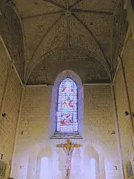 Le chœur avec sa voûte de style Plantagenêt